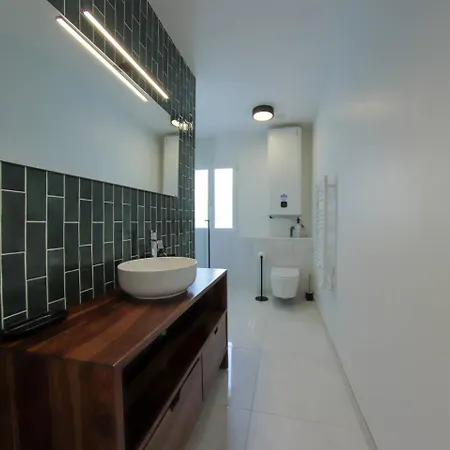 Apartment De Charme A 3km Des Plages Avec Parking Jardin *